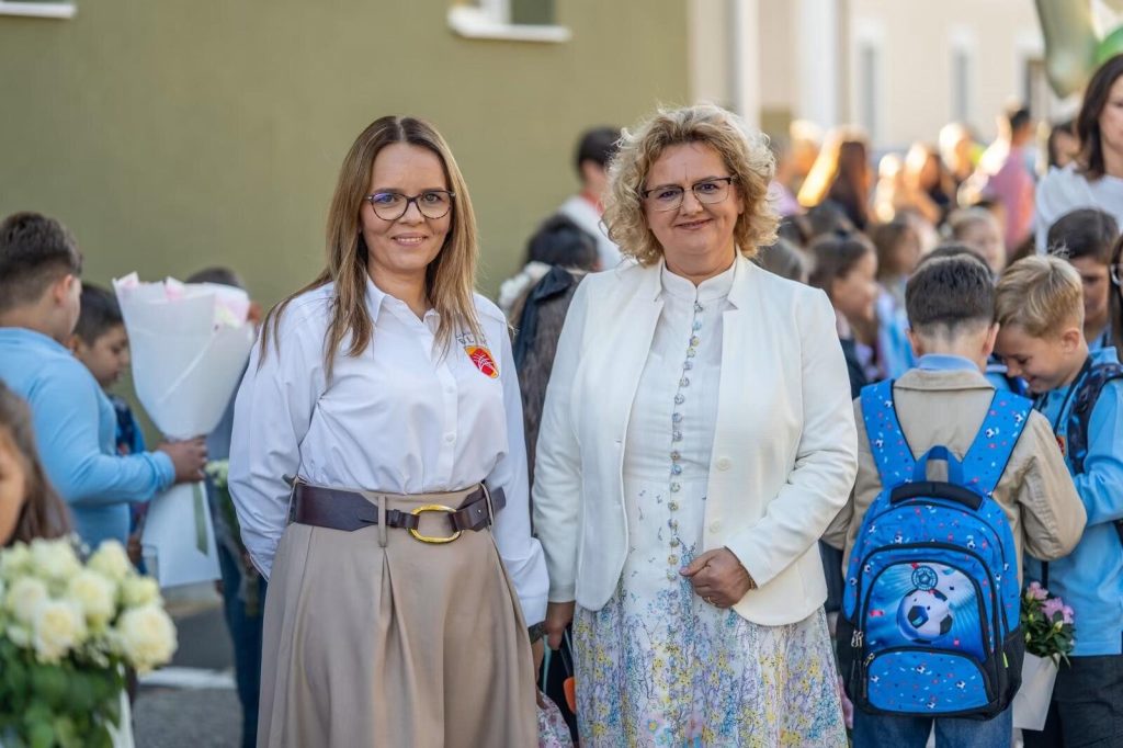 Conducerea școlii la deschiderea anului școlar